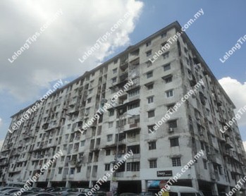 Ivory Apartment [Located in Kepong town area; 8 mins to Kepong Sentral KTM Station]