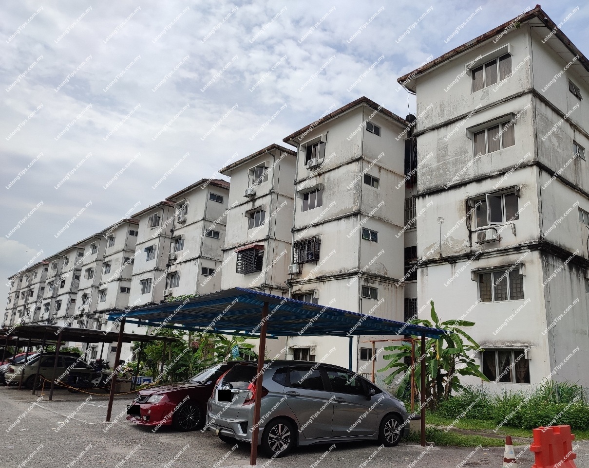 Freehold Apartment [7 min to Mydin Wholesale Hypermarket Semenyih; 9 min to Kajang KTM Station; Easy Access via Jalan Semenyih]