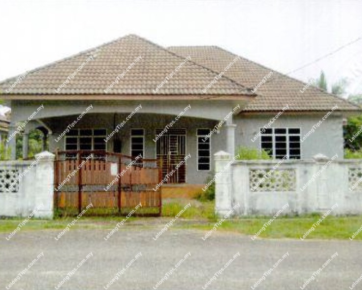 Freehold Spacious 1 Storey Bungalow [4 min to TMG Mart Paka Bandar Baru]