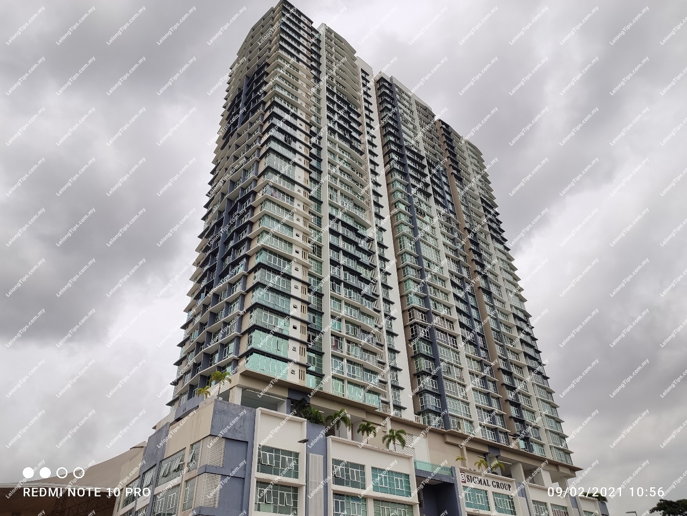 Freehold 3 Bedroom Boulevard Service Apartment, Corner Lot [5 min to KTM Batu Kentonmen; 9 min to 1 Mont'Kiara & Desa Sri Hartamas; 10 min to Publika Shopping Gallery & AEON Mall Metro Prima]