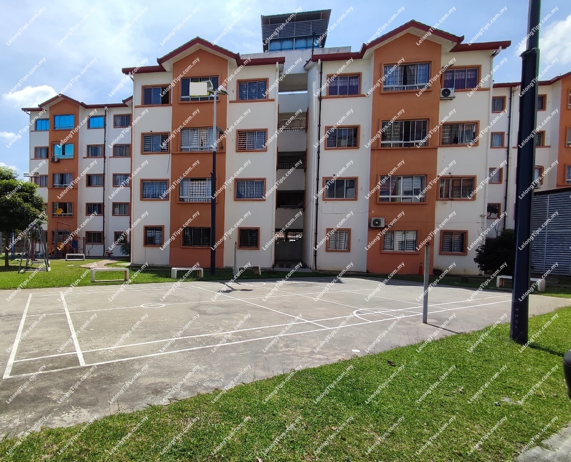 3 + 1 Room Seri Dahlia Apartment, Medium Cost [10 min to AEON MALL Bukit Raja; Easy Access via Selat Klang Highway]