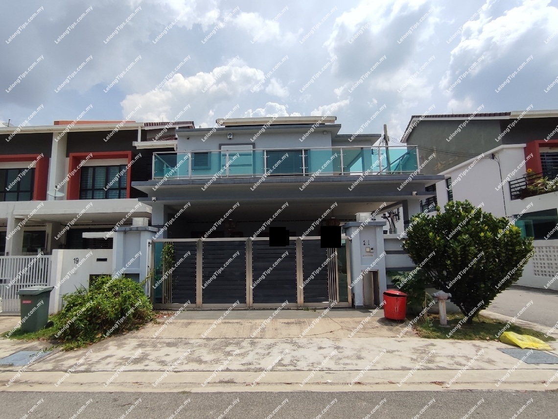 Freehold 2 Storey Terrace House, End Lot, Renovated [7 min to Lotus's Setia Alam (Tesco); 8 min to Setia City Mall]