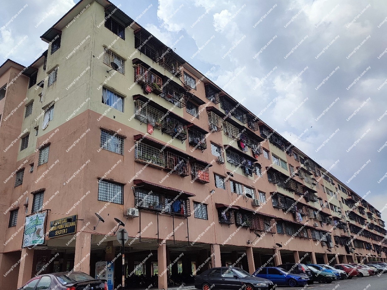 Freehold 3 Bedroom Apartment, Low Cost [5 min to Giant Superstore Prima Saujana; 9 min to Lotus's Kajang (Tesco)