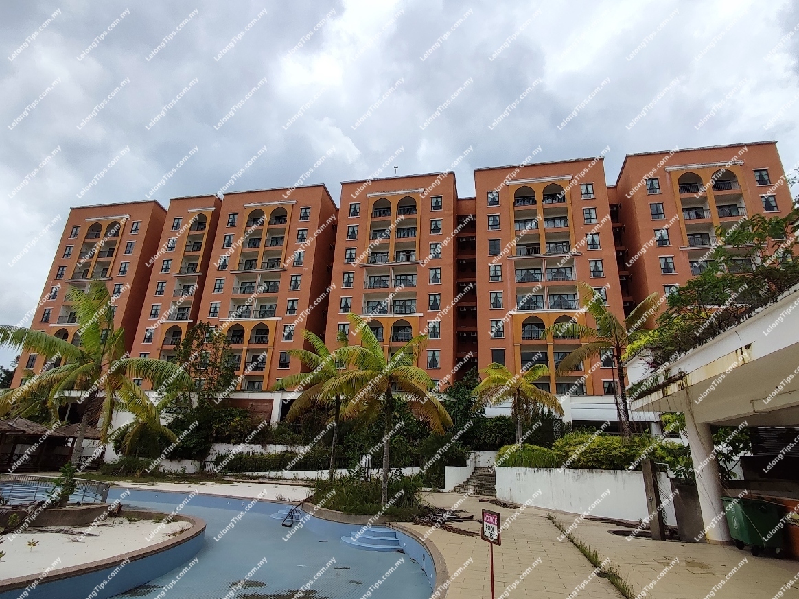 [Price dropped by 27% + Vacant Unit] Arabian Bay Resort Service Apartment [Good for Homestay Investment; 2 min to Gambang Water Park]