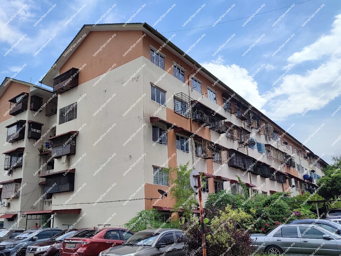 3 Bedroom Seri Ria Apartment [8 min to Pasaraya CS Hulu Langat]
