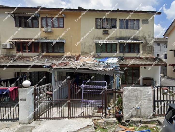 3 Bedroom 3 Storey Link House [4 min to Mydin Mart Sri Muda & NSK Supermarket Taman Sri Muda; 8 min to AEON BIG Shah Alam]