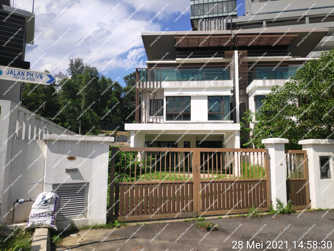 [-27%] Freehold 5 + 1 Room 2.5 Storey Semi Detached House [9 min to Lotus's Extra Bukit Puchong; 10 min to IOI Mall Puchong]