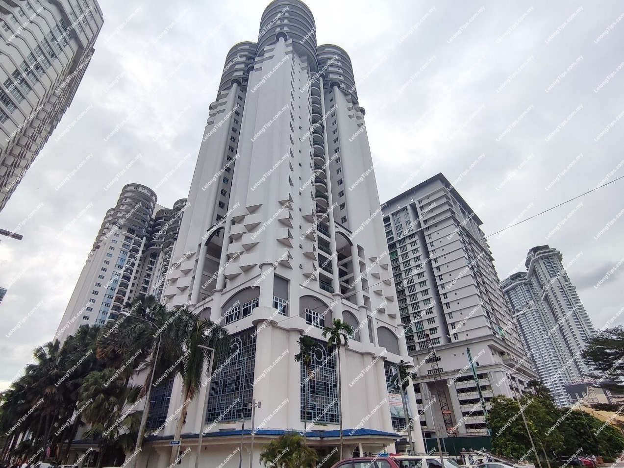 Villa Scott Condominium [3 min walk to Tun Sambanthan Monorail Station; 3 min to NU Sentral; 4 min to KL Sentral; 6 min to Kuala Lumpur City Centre]