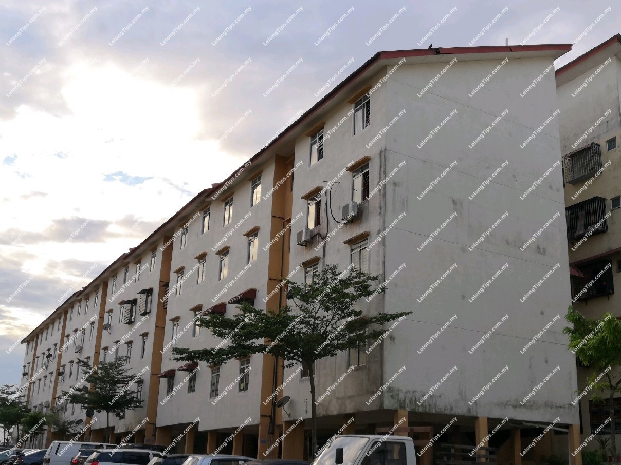 Flat [4 min to McDonald's Mount Austin DT; Close to Lotus&rsquo;s Desa Tebrau, AEON MALLTebrau City Shopping centre, IKEA Tebrau, NSK Trade City Pandan Johor Bahru & Giant Hypermarket]