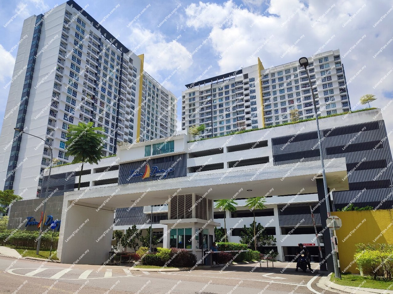 3 Bedroom Dwi Danga Service Apartment (Twin Danga Residence) [Completed in 2018; 7 min to Lotus's Bukit Indah; 8 min to Danga Bay Park; 10 min to AEON Mall Bukit Indah]