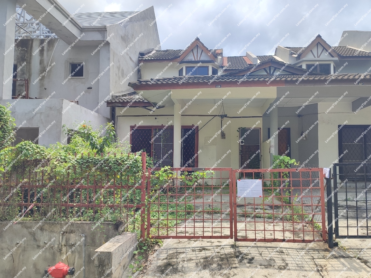 Freehold 2 Storey Terrace House, Intermediate [6 min to Lumut Waterfront & 10 min to AEON Mall Seri Manjung]