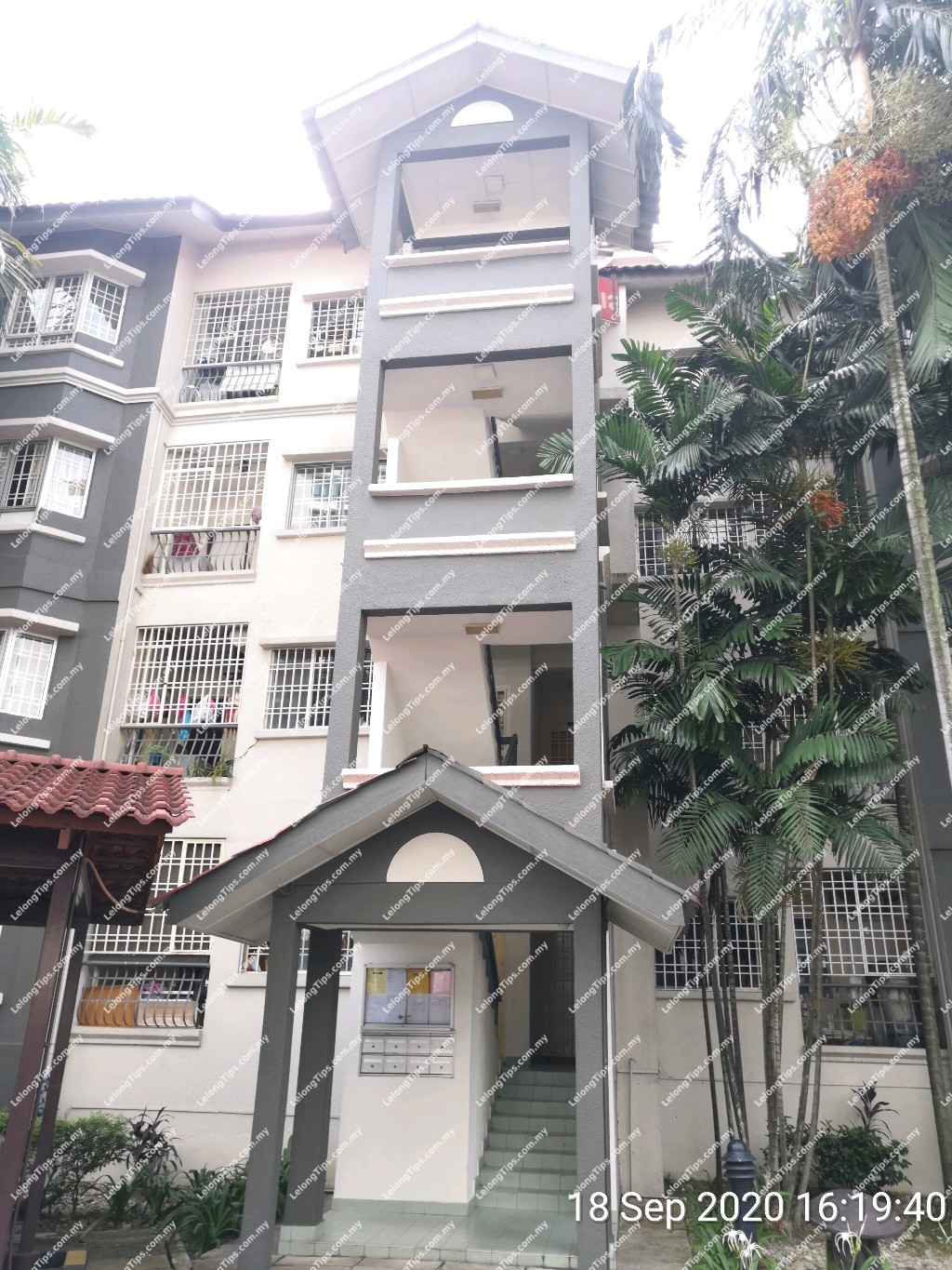 3 + 1 Room Puncak Seri Kelana Condominium [4 min to Ara Damansara LRT station; 6 min walk to CITTA Mall]