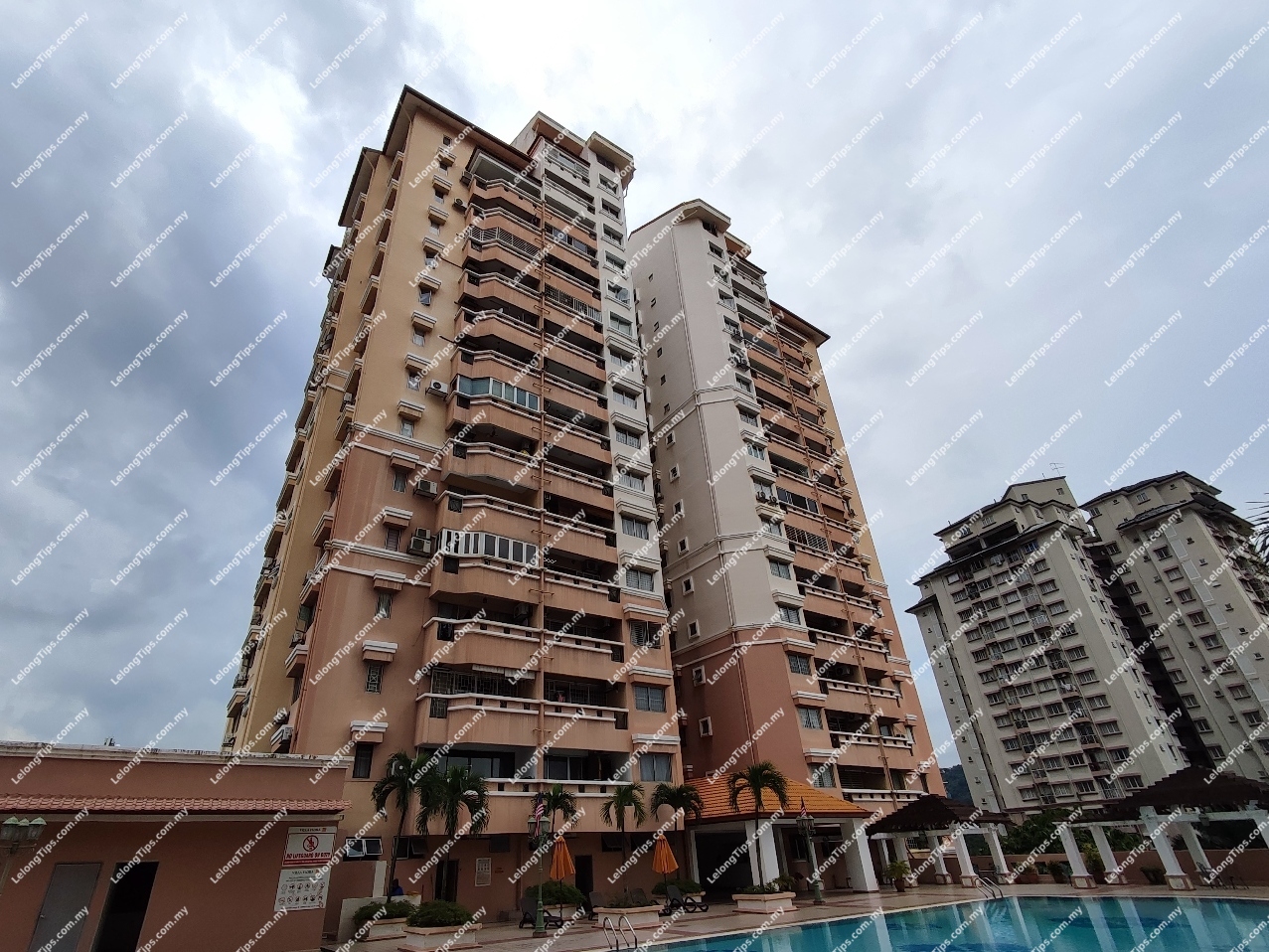 Freehold Villa Flora Condominium [4 min to 1 Utama Shopping Centre; 7 min to Centrepoint Bandar Utama & The Starling]