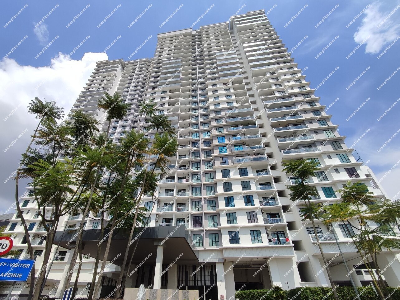 Putra Mewah Apartment (The Platino) [Right next to Paradigm Mall JB; 5 min to Kipmall Tampoi; 8 min to Angsana Johor Bahru Mall]