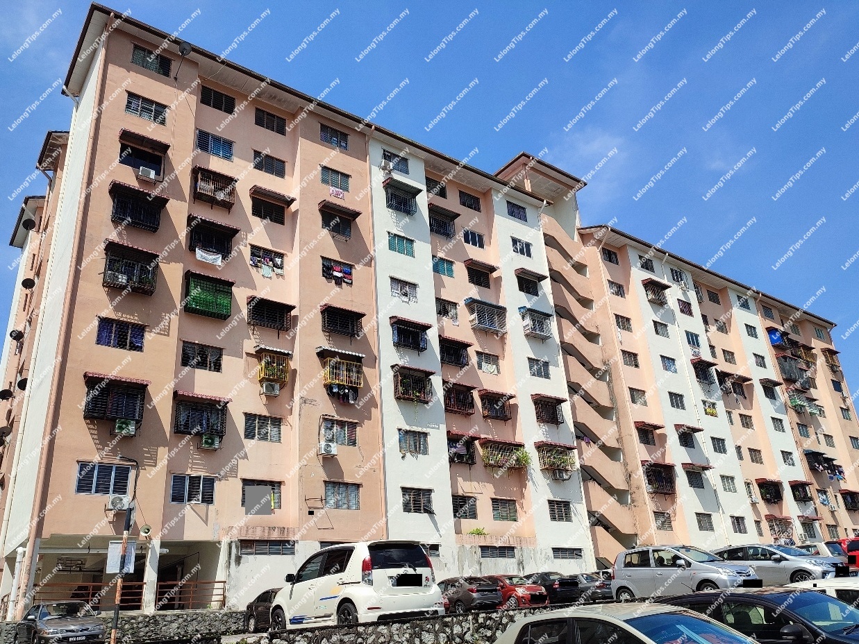 3 Bedroom Apartment, Low Cost [8 min away from Taman Suntex MRT Station; 10 min to Cheras LeisureMall]