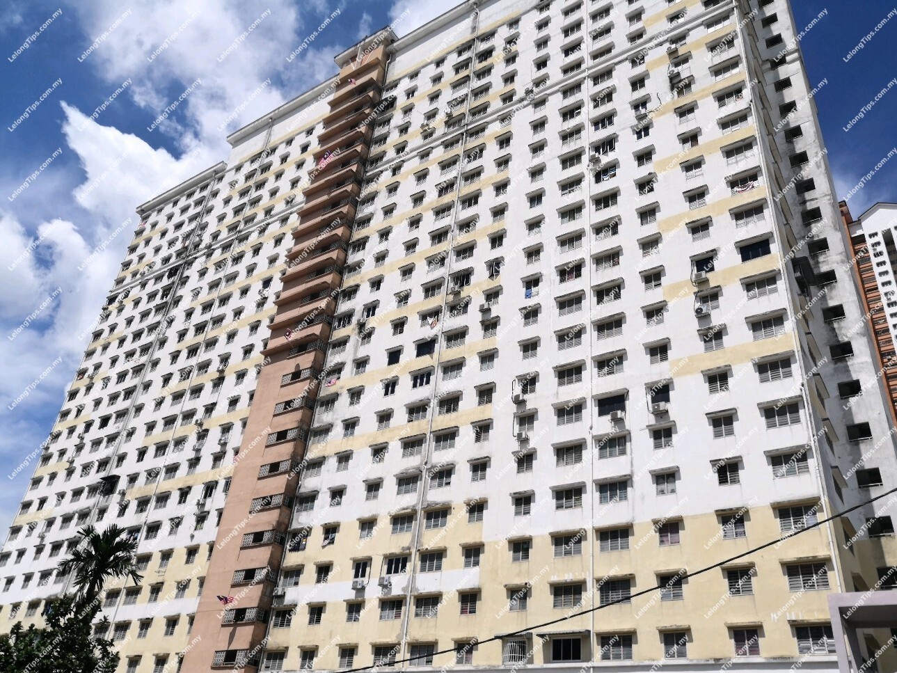 Flora Damansara Apartment [8 min to Mutiara Damansara MRT Station; 10 min to 1 Utama Shopping Centre]