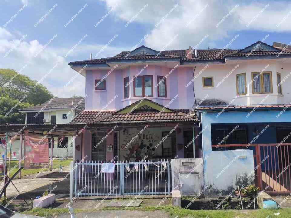 2 Storey Terrace House, Corner Lot [6 min to Star Avenue Lifestyle Mall & Econsave Kampung Baru Subang]