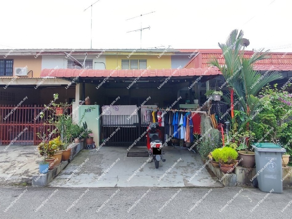 Freehold 2 Storey Terrace House, Intermediate, Low Cost [2 min to Batu Pahat Stadium]