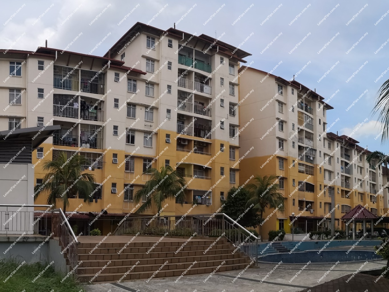 Freehold 4 Bedroom Bayu Villa Apartment [6 min to Teluk Gadong KTM Station; 8 min to Lotus's Klang; 10 min to AEON Mall Bukit Tinggi]