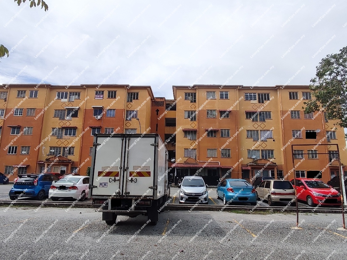 Apartment, Low Cost [8 min to Kolej Mara Banting]