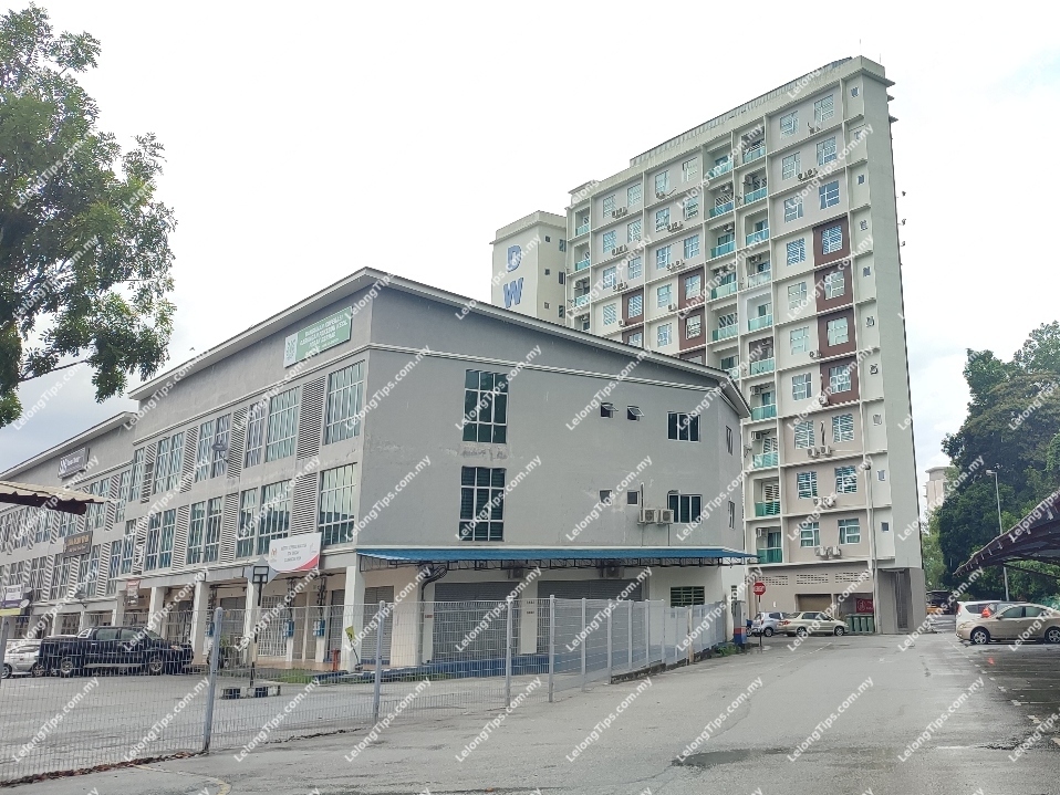 3 Bedroom DWJ Residence Apartment [7 min walk to Mydin Mall Meru Raya & Terminal Amanjaya Ipoh]