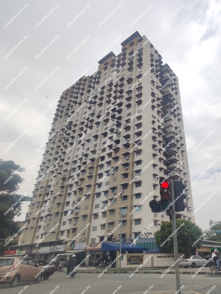 Freehold 3 Bedroom Apartment