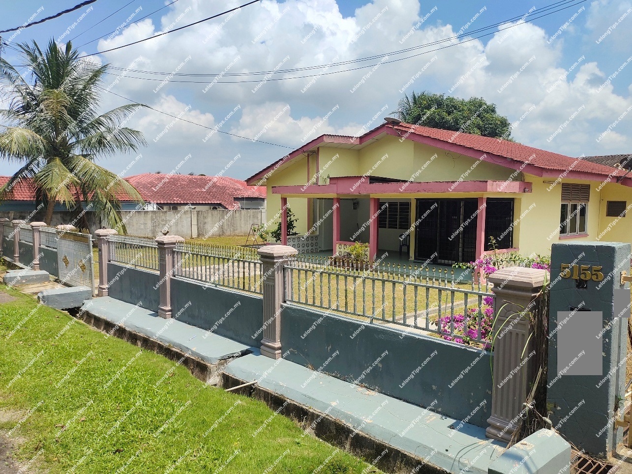 [-28%] 4 Bedroom 1 Storey Detached House [5 min to Jasin Stadium; 10 min to Mydin Wholesale Hypermarket Bandar Jasin Bestari]