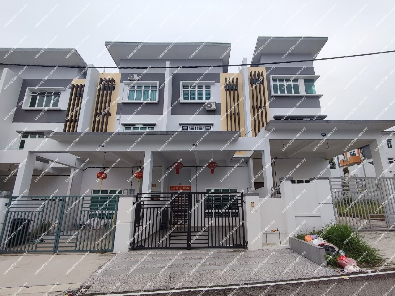 Freehold 2.5 Storey Terrace House