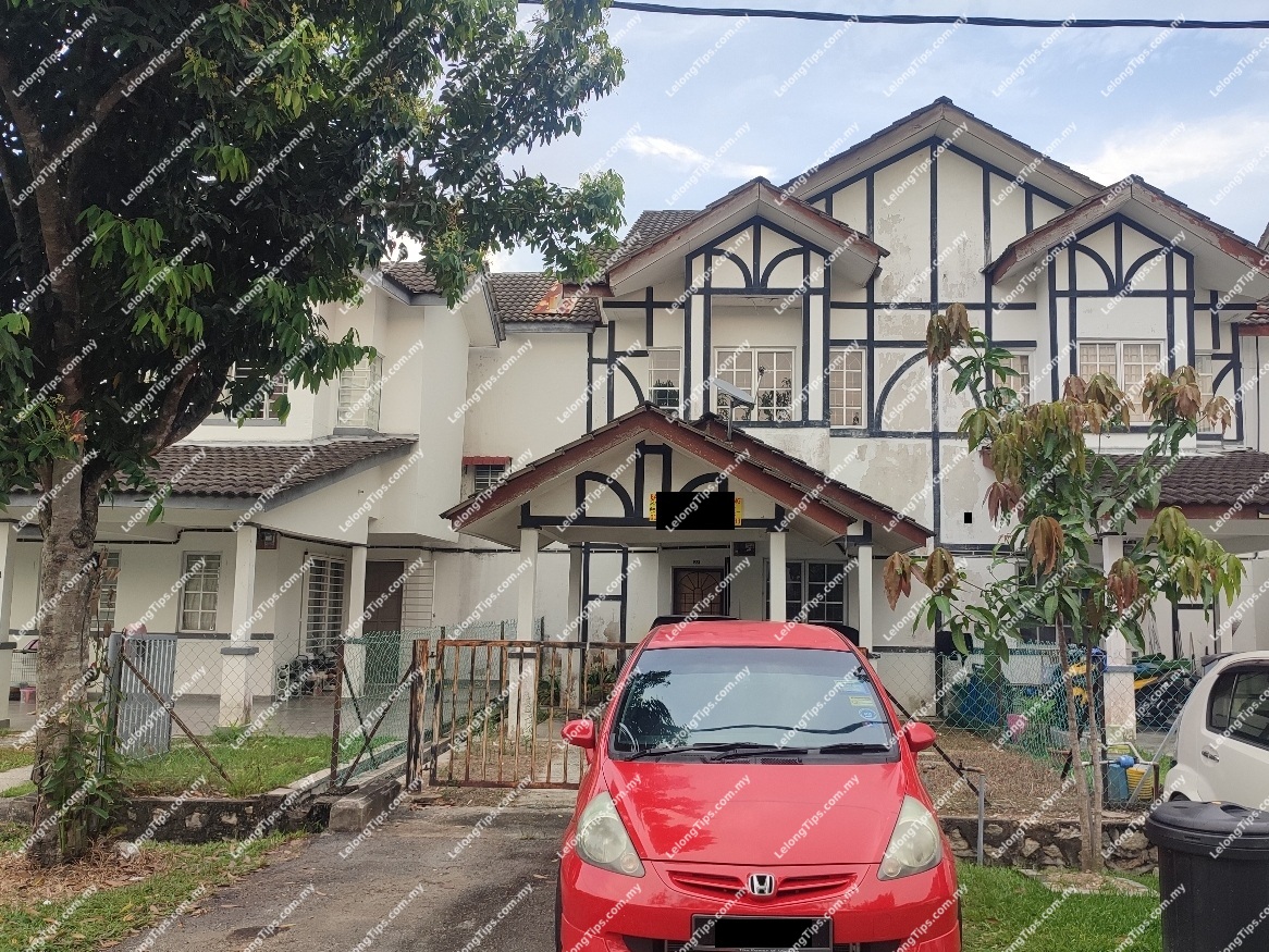 2 Storey Terrace House, Intermediate, Renovated [3 min to Lotus's Puncak Alam; 7 min to Econsave Puncak Alam]