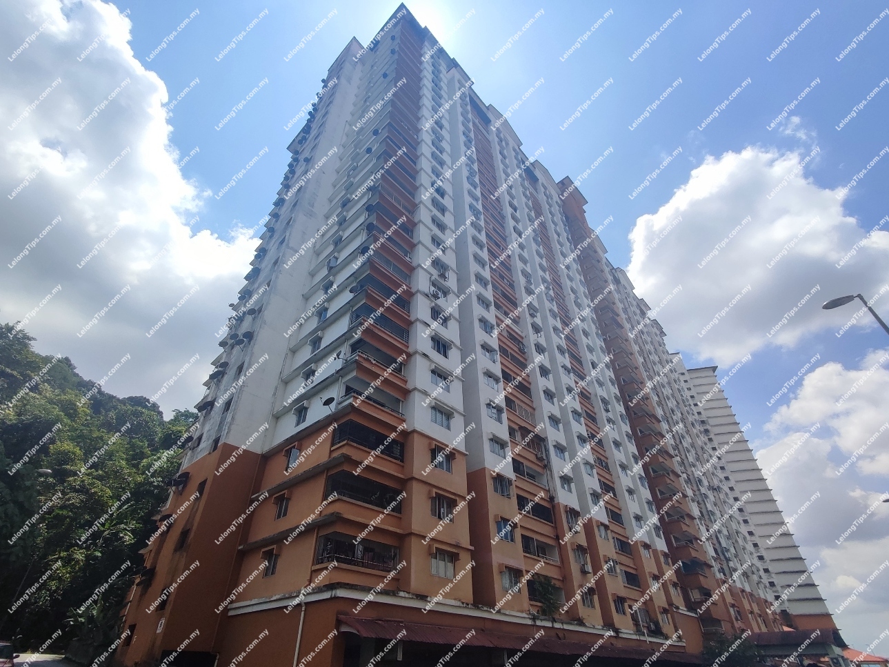 3 Bedroom Flora Damansara Apartment [6 min to Empire City; 8 min to