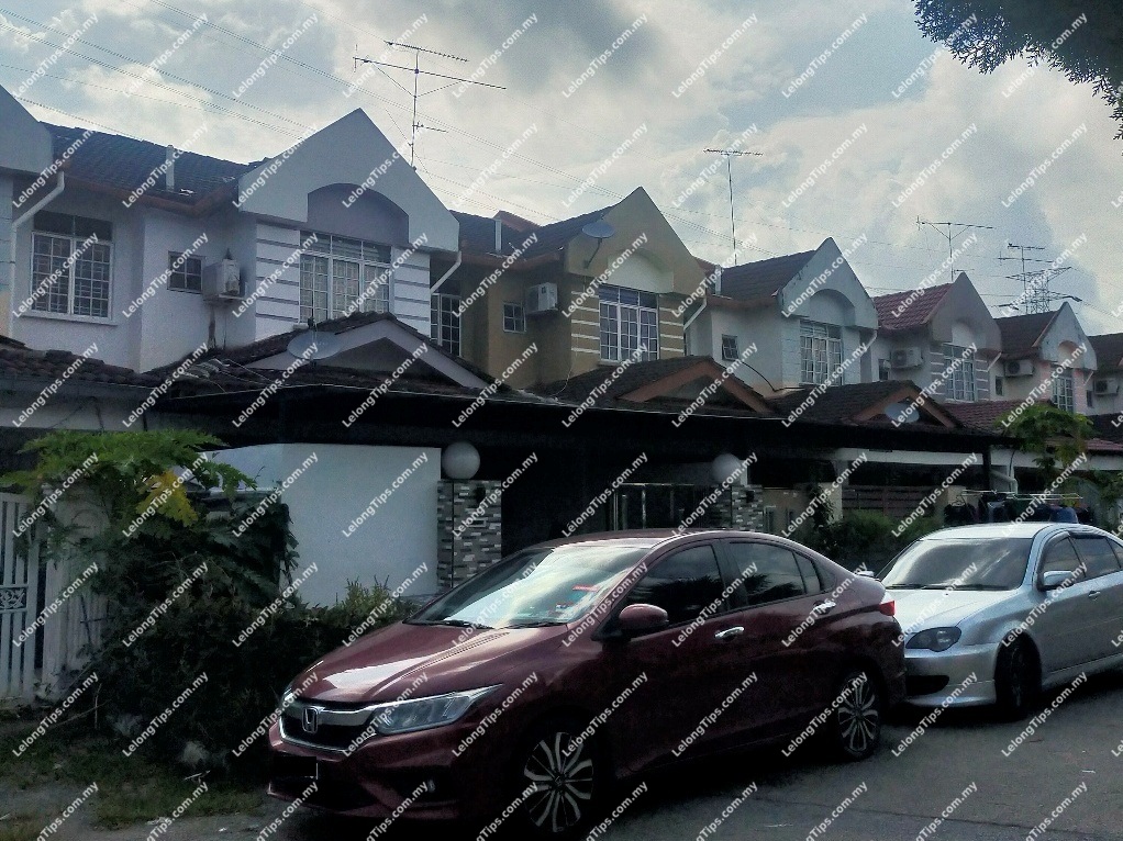 2 Storey Terrace House [4 min to Econsave Taman Putri Kulai; 6 min to Lotus's Kulai; 9 min away from Kulai KTM Station]