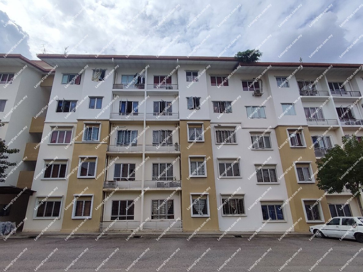 Freehold 3 Bedroom Akasia Apartment [Next to SMK Setia Alam; 6 min to Lotus's Setia Alam]
