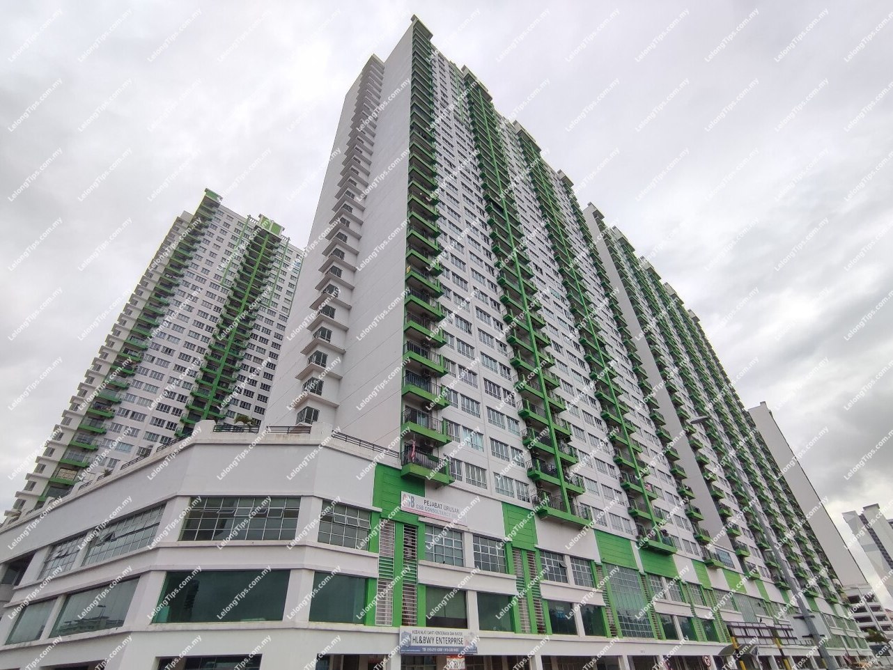 Freehold 3 Bedroom Parklane OUG Service Apartment, Corner Lot [4 min to Muhibbah LRT Station; 10 min to Pavilion Bukit Jalil]