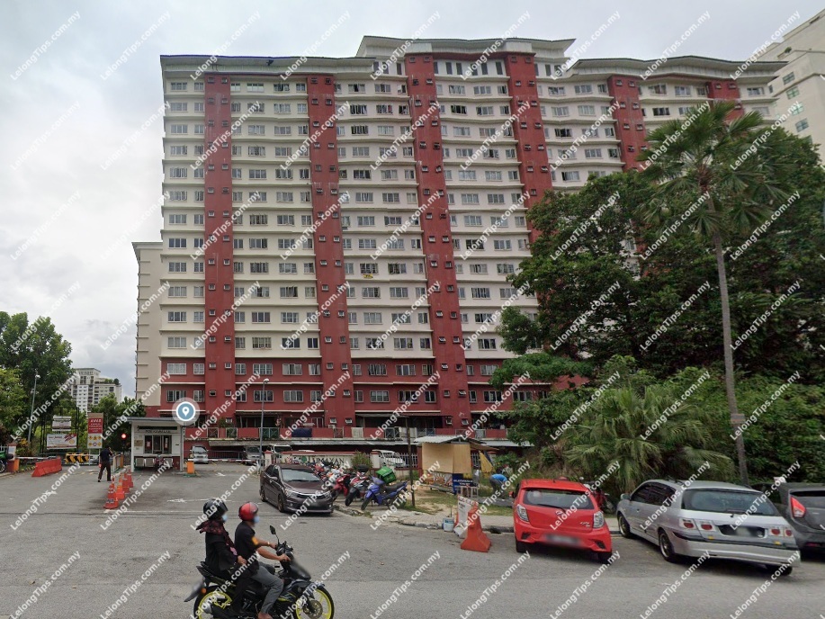 3 Bedroom The Lumayan Apartment [Right in front of Taman Tasik Permaisuri; 5 min away from Salak Selatan LRT Station; 8 min to EkoCheras Mall]