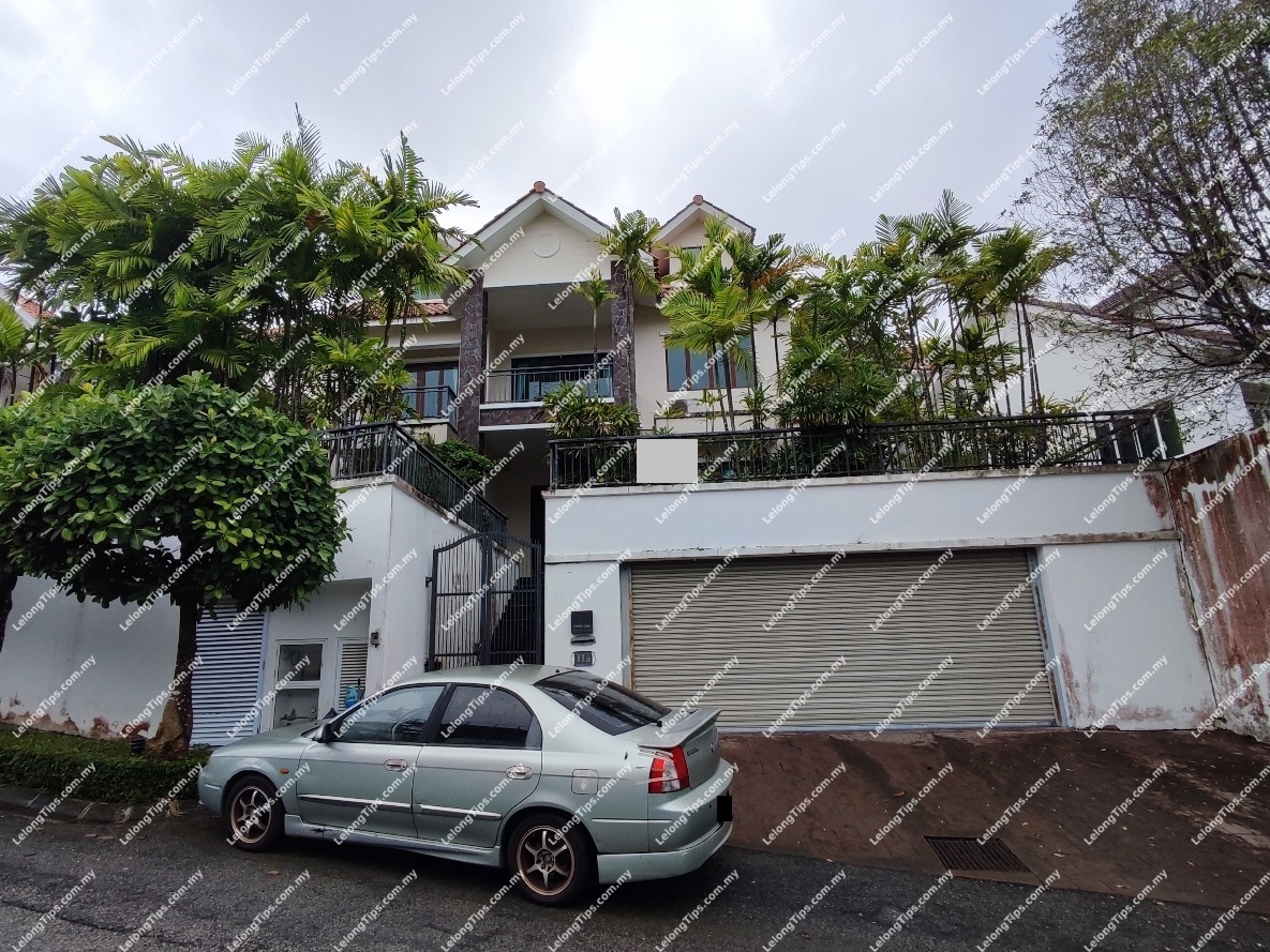 3 Storey Detached House with Swimming Pool