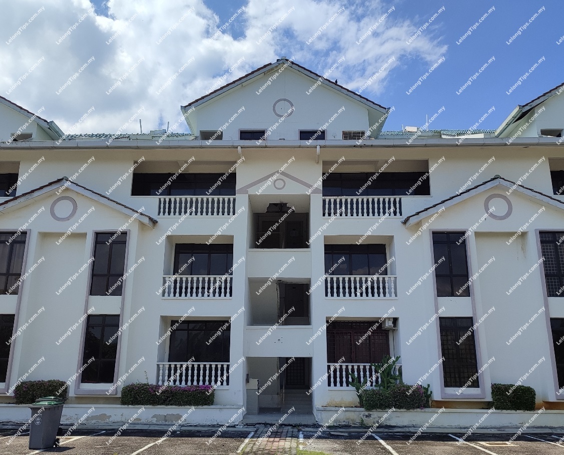 Freehold 3 Bedroom Town House [Good for homestay investment]