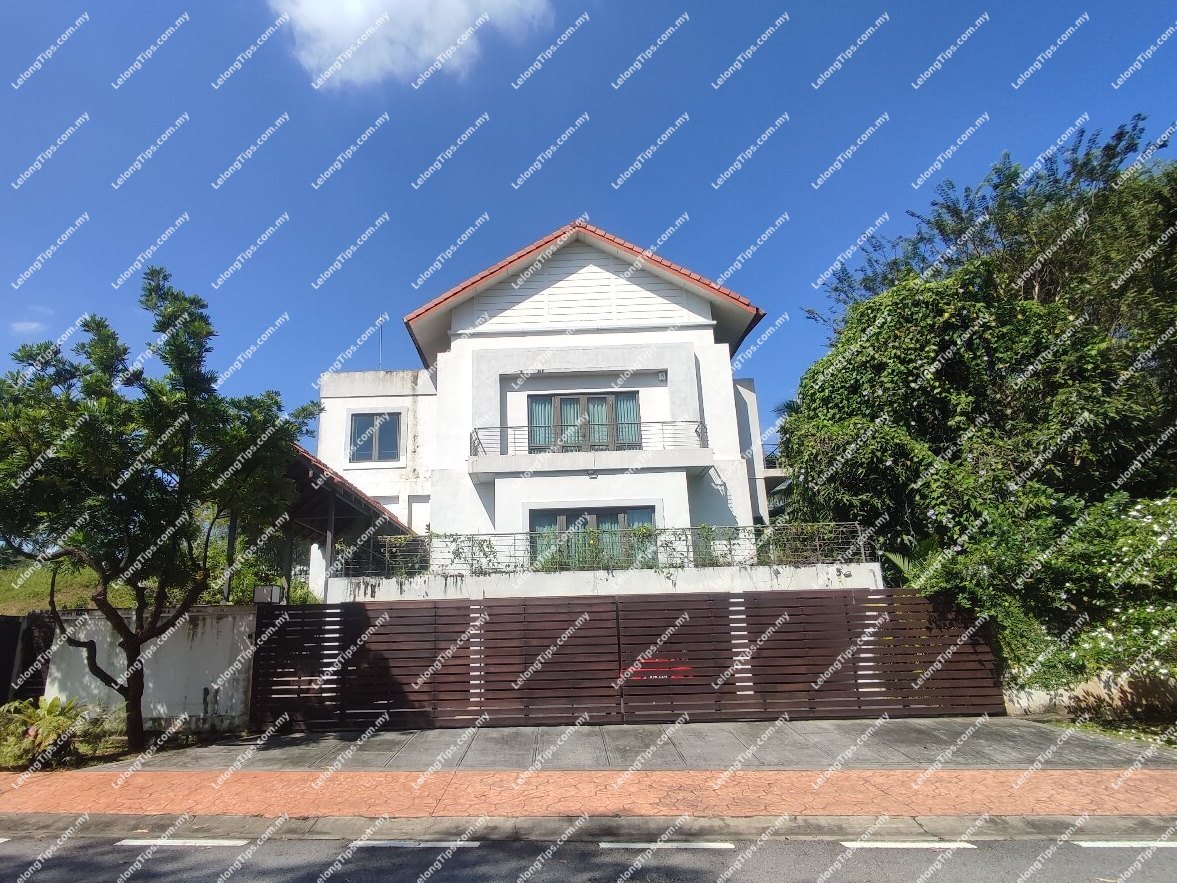 [Big & Spacious] Freehold Individually Designed 2 Storey Detached House (Saujana Golf & Country Club) [Gated and Guarded; 7 min to CITTA Mall]