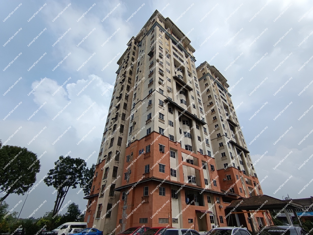 Sri Angkasa Apartment (Flat) [7 min walk to SMK Alam Megah 2; 9 min to Subang Alam LRT Station]