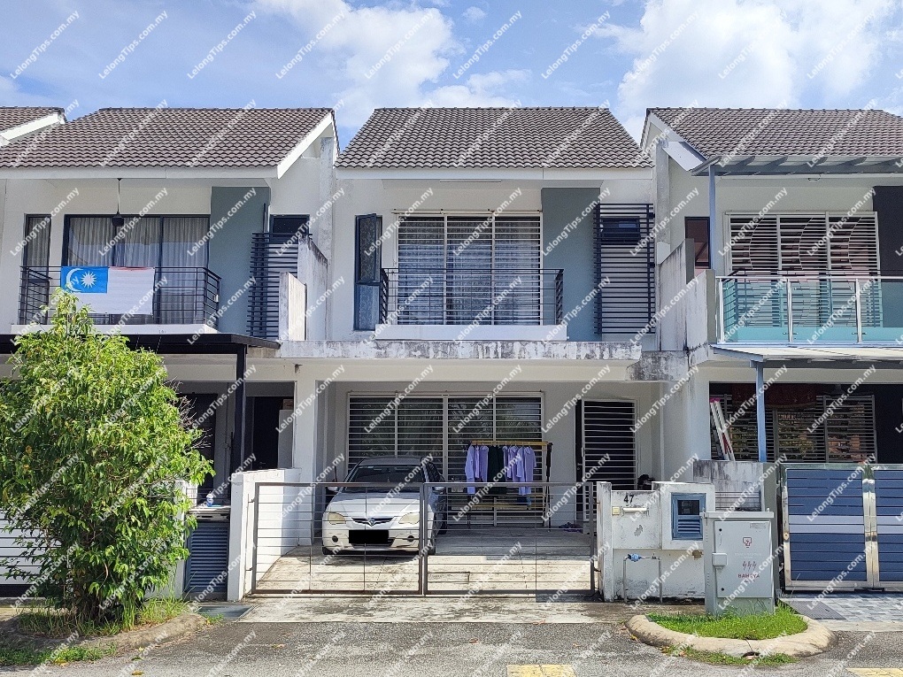 19 Facing Main Road Freehold 2 Storey Terrace House Intermediate 