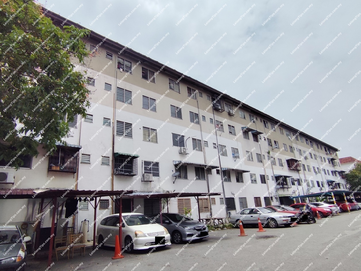 Flat, Low Cost [3 min to Puchong Perdana LRT Station; 5 min walk to SMK Puchong Perdana; 8 min to AEON BiG Puchong Utama]