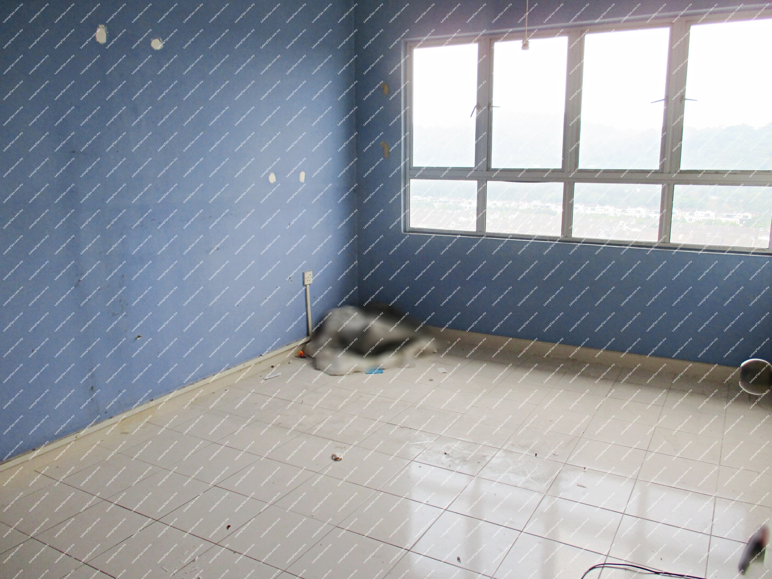 Condominium [Opposite SMK Damansara Damai 1; 4 min to Seasons Square; 7 min to Damansara Damai MRT Station; Easily accessible via Jalan Kuala Selangor, LDP, ELITE & MRR2 Expressways]