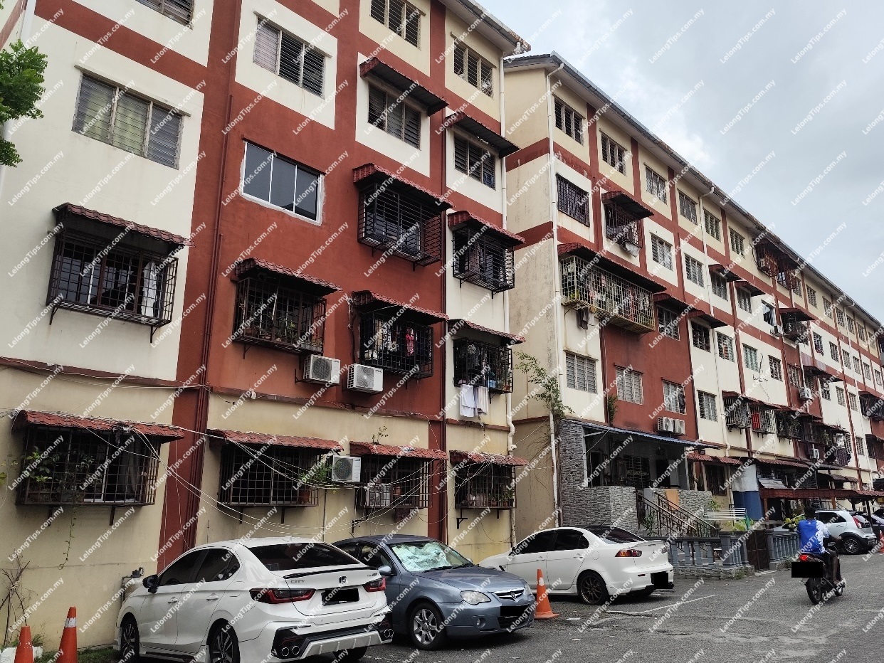 [Beside Petronas Taman Putra Budiman] Apartment [8 min to Serdang KTM Station]