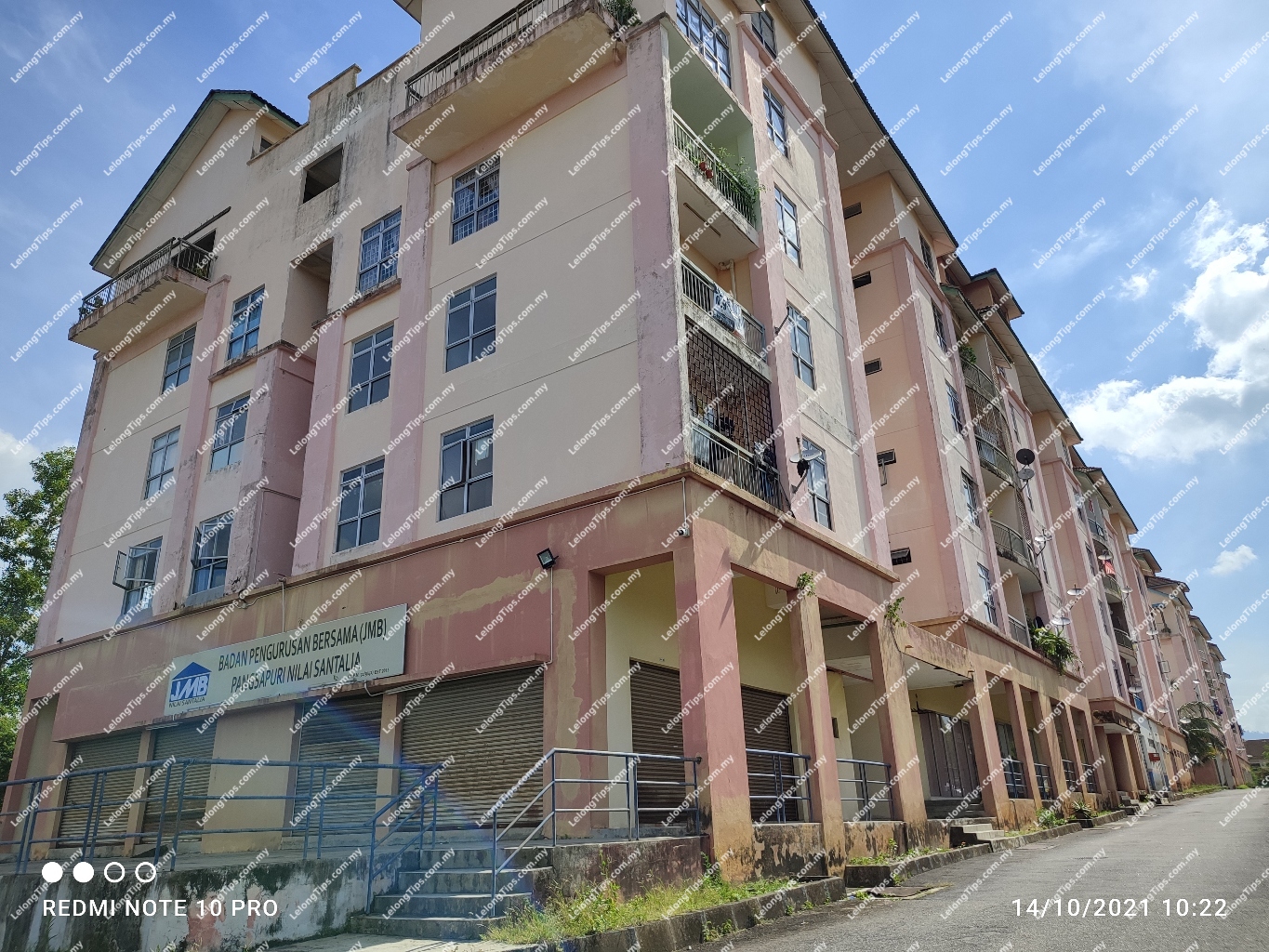 Nilai Santalia Apartment (Penthouse)