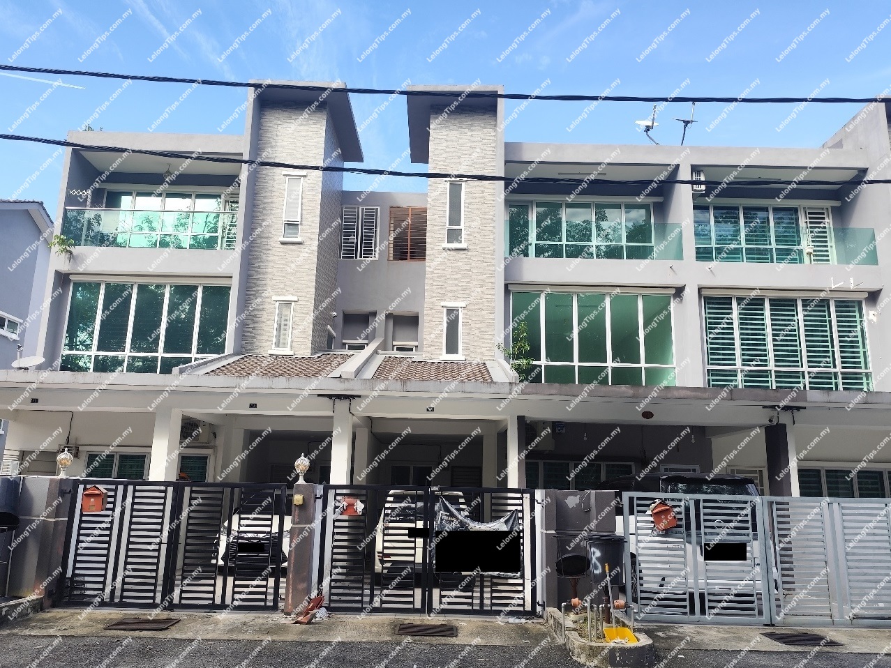 [9 min to Lotus's Manjung, TF Value-Mart & Eco-Shop @ Sitiawan] Town House (Upper Unit) [10 min to Seri Manjung Hospital & Kolej Vokasional Seri Manjung]