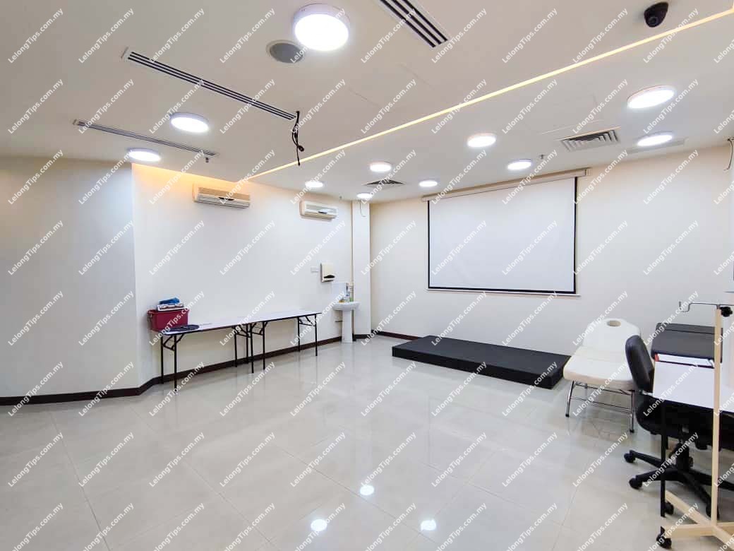 [Well-maintained; Multiple entrances; Next to lift] Office Suite with Large Private Balcony Overlooking Petaling Jaya [Doorstep to Amcorp Mall; 4 min walk to Taman Jaya LRT Station]