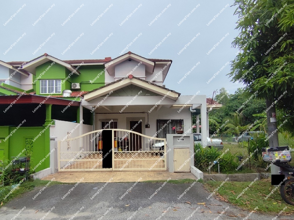 1.5 Storey Terrace House