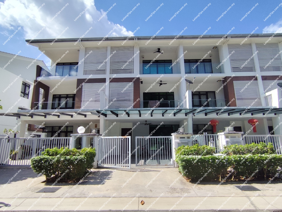[Gated and guarded community] 2.5 Storey Link House [10 min to Lotus's Bandar Puteri Bangi]