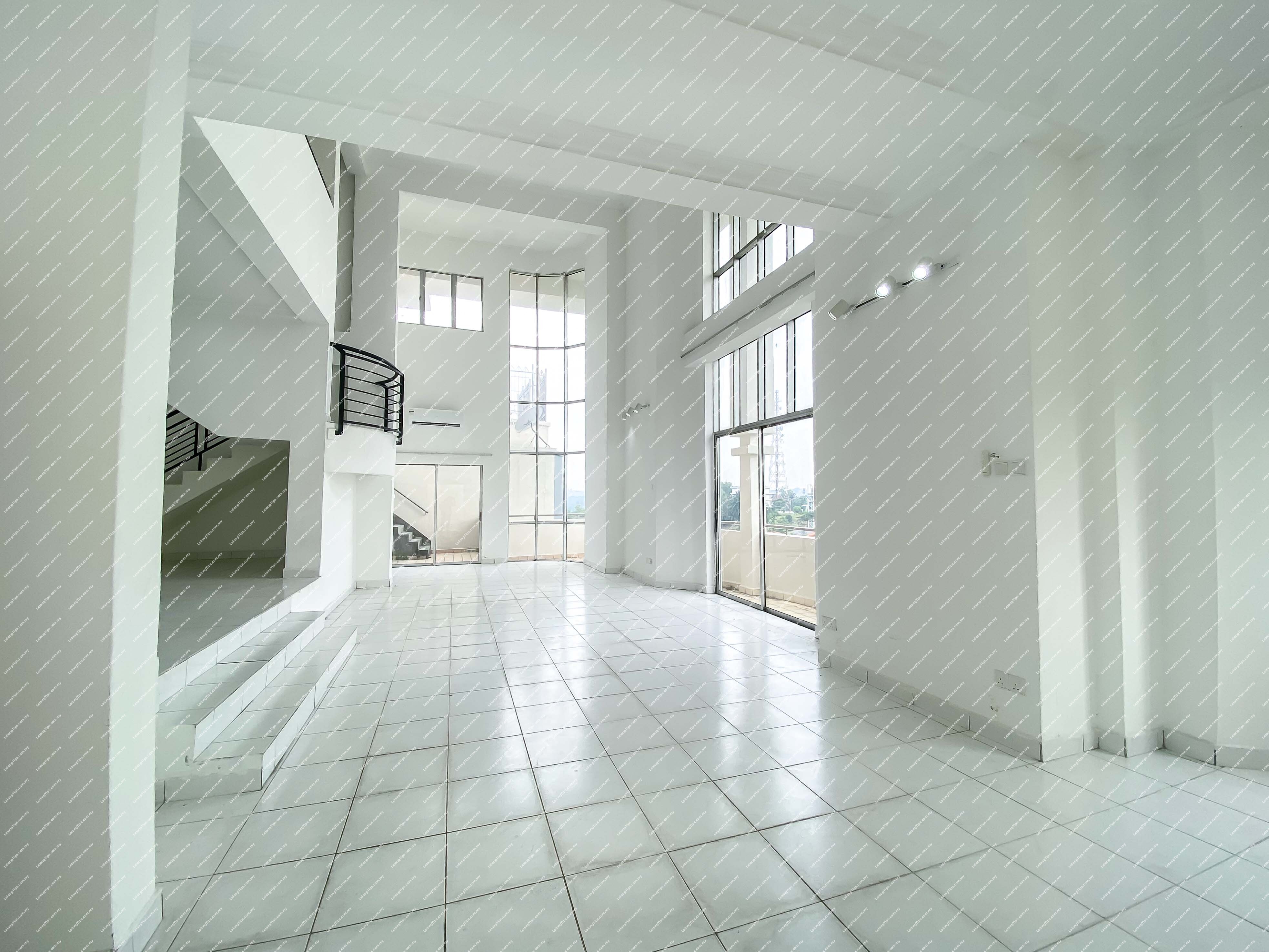 [Vacant; Ready for move-in; Expansive cityscape views] Duplex Penthouse with 2 large courtyard [10 min to AEON Mall Shah Alam]
