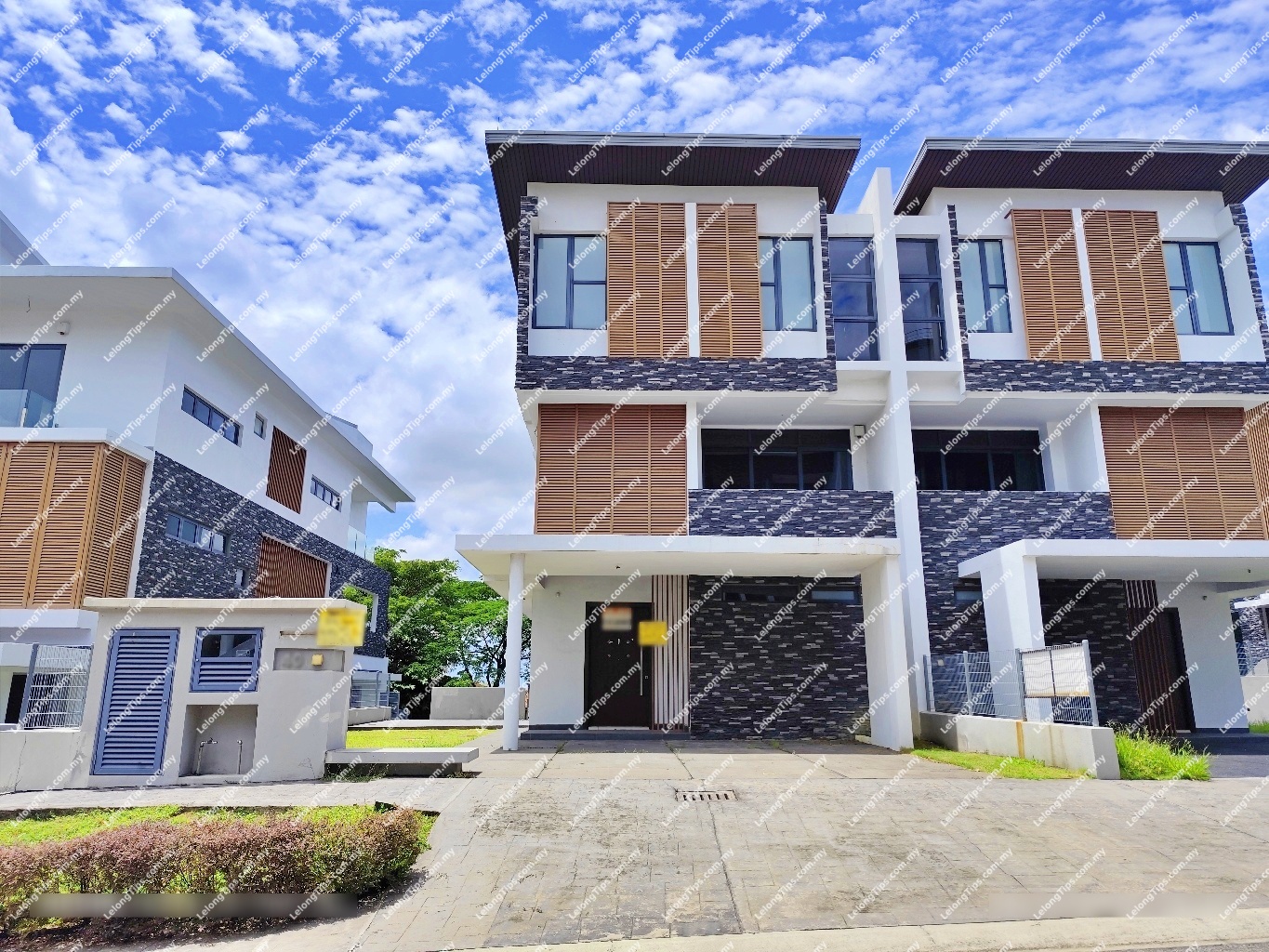 3 Storey Semi Detached House with Lower Ground Floor & Swimming Pool 