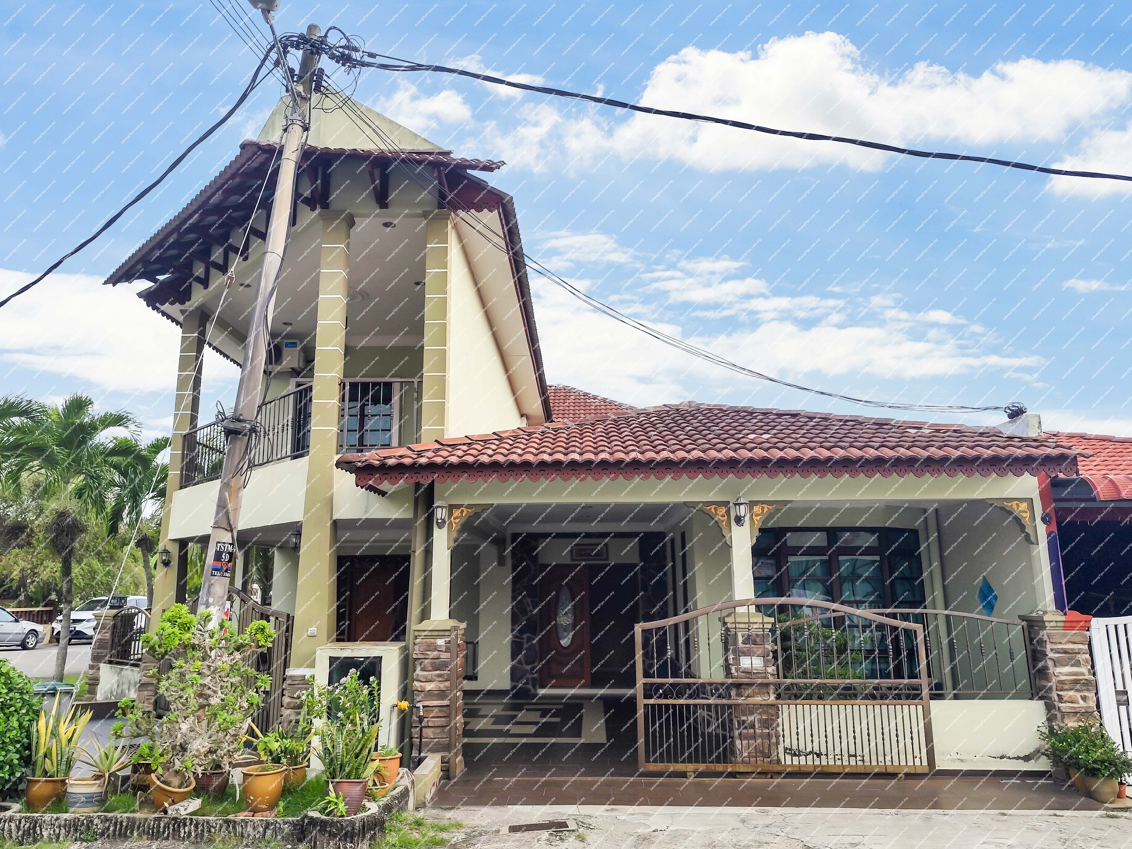 [Next to Pasar Raya CH - Branch Telok Mas] Extended and Renovated 1 Storey Terrace House [5 min to Crystal Bay Beach]